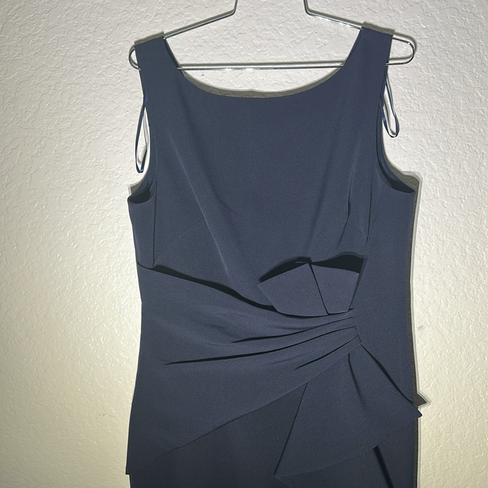Black Sleeveless Sheath Dress with Scoop Neck